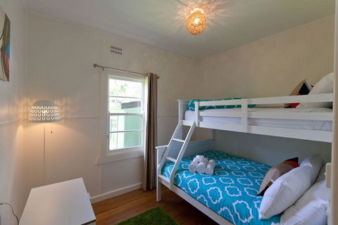 Charlie's Beach House - Tourism Hervey Bay 2