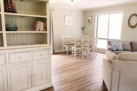 Charlottes Honor - River & Golf Cottage - Hervey Bay Accommodation 3