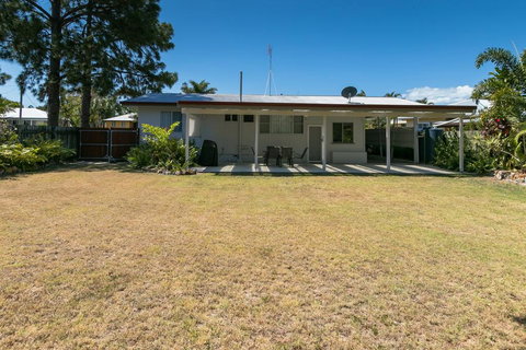Charming Beach House - Hervey Bay Accommodation 3