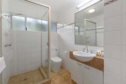 Charming Noosa Heads Apartment, Laguna Bay Views - Unit 6 Taralla 18 Edgar Bennett Avenue - Tourism Hervey Bay 3