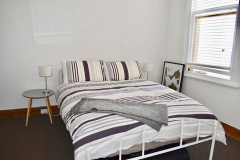 Charming Terrace House On Tree Lined Street - Tourism Hervey Bay 3