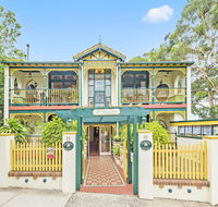 Charrington Hotel - Hervey Bay Accommodation