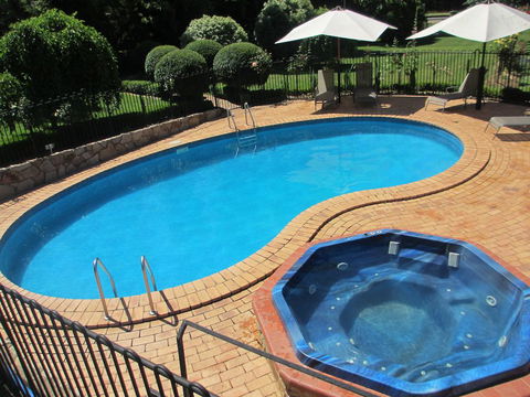 Chestnut Tree Holiday Units - Tourism Hervey Bay 0
