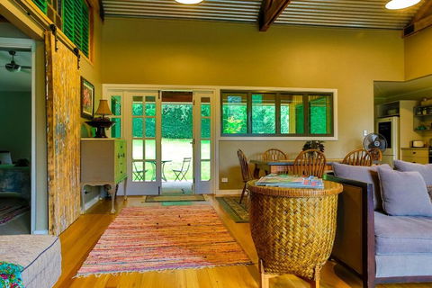 Chevys Rest - Hervey Bay Accommodation 1