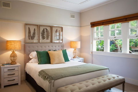 Chic Apartment With Sun Lounge Near Manly Beach - Tourism Hervey Bay 0