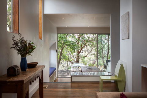 Chic Two-storey Cottage With Darling Harbour Views - Hervey Bay Accommodation 1