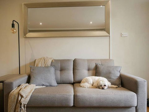 Chic, Pet Friendly & 500m To The Beach W/ Parking - Tourism Hervey Bay 1