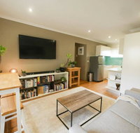 Chic Pet Friendly  500m to the Beach w/ parking - Hervey Bay Accommodation
