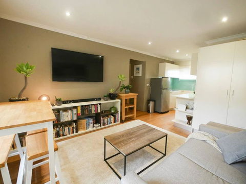 Chic, Pet Friendly & 500m To The Beach W/ Parking - Tourism Hervey Bay 0