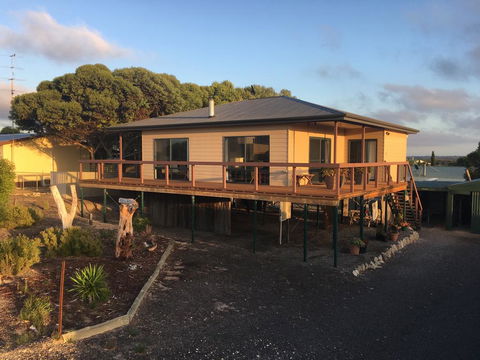 Chill N Sea Coastal Retreat - Tourism Hervey Bay 0