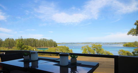 CHILL-OUT LAKESIDE @ FORSTER - Tourism Hervey Bay 0