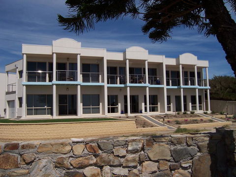 Christies Seahorse Holiday Townhouses - Tourism Hervey Bay 0