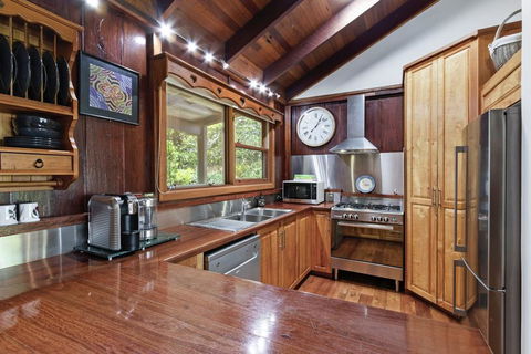 CHRISTOPHERS COTTAGE - Hervey Bay Accommodation 3