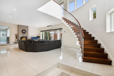 Chunar Lodge - Hervey Bay Accommodation 1