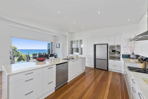 Cinque Terre Beach House - Tourism Hervey Bay 3