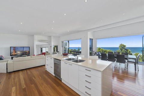 Cinque Terre Beach House - Tourism Hervey Bay 2