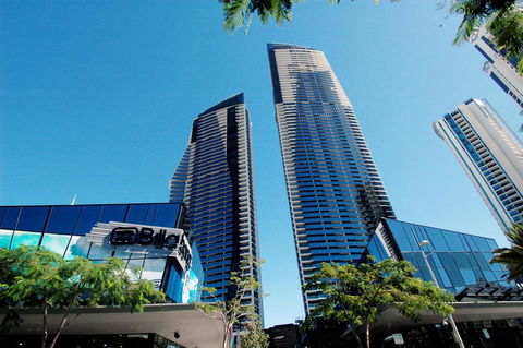 Circle On Cavill - HR Surfers Paradise - Tourism Hervey Bay 1