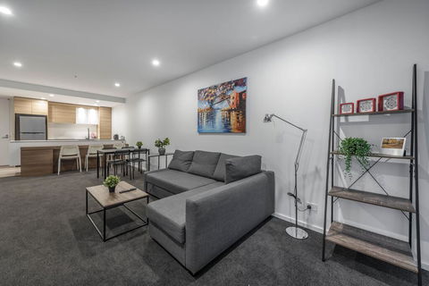CITY APARTMENT And FREE CITY TOUR BUS NEARBY - Hervey Bay Accommodation 3