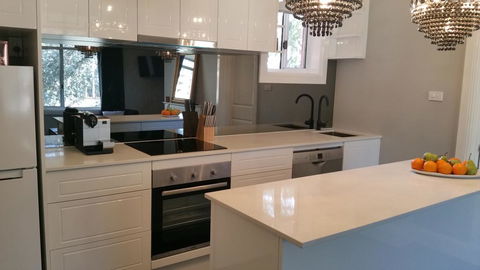 City Life Apartment-full Kitchen & Separate Bedroom - Hervey Bay Accommodation 2