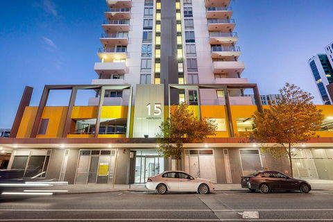 City Rest With Views - High Up Sleeps 4 + Parking - Tourism Hervey Bay 3