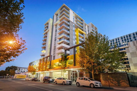 City Rest With Views - High Up Sleeps 4 + Parking - Tourism Hervey Bay 2