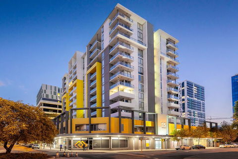 City Rest With Views - High Up Sleeps 4 + Parking - Tourism Hervey Bay 1