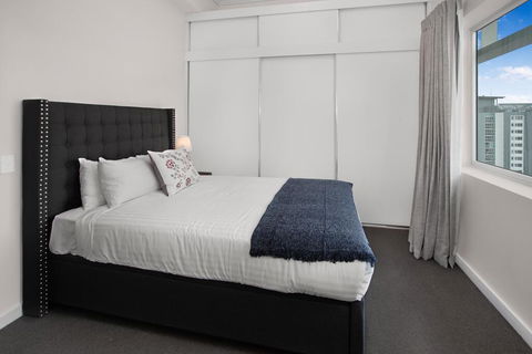 City-Centre Apartment With River Views And Balcony - Hervey Bay Accommodation 1