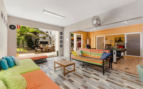 Civic Guesthouse - Tourism Hervey Bay 0