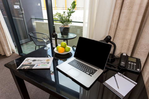 Clarendon Hotel - Hervey Bay Accommodation 2