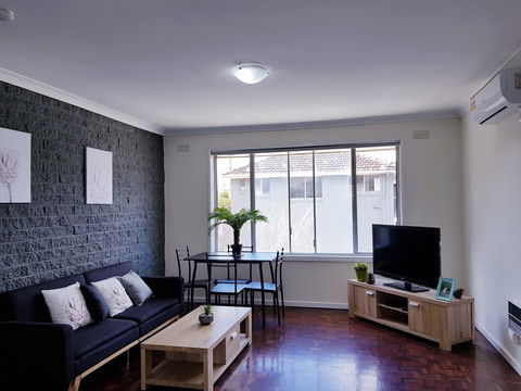 Clayton Apartment - Tourism Hervey Bay 0