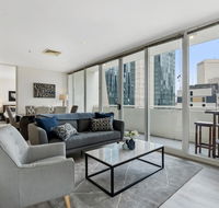 Clean  Bright Apartment in the Heart of the City