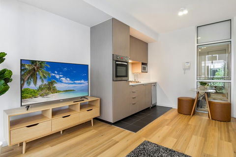 Clean Modern Apartment 15 Mins From City On Tram - Tourism Hervey Bay 1