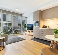 Clean Modern Apartment 15 Mins From City on Tram - Tourism Hervey Bay