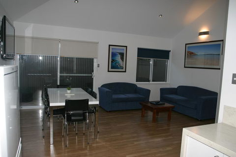 Clearwater Motel Apartments - Hervey Bay Accommodation 3