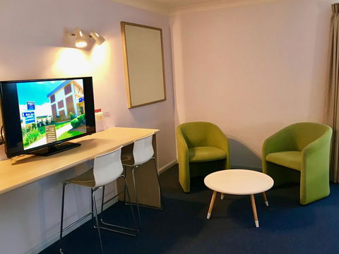 Cleveland Bay Air Motel - Tourism Hervey Bay 2