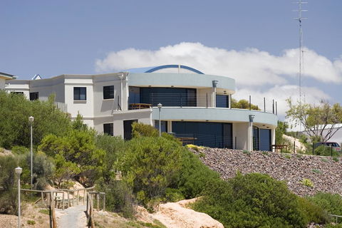 Cliff House Beachfront Villas - Tourism Hervey Bay 2