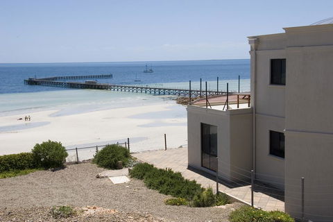 Cliff House Beachfront Villas - Tourism Hervey Bay 0