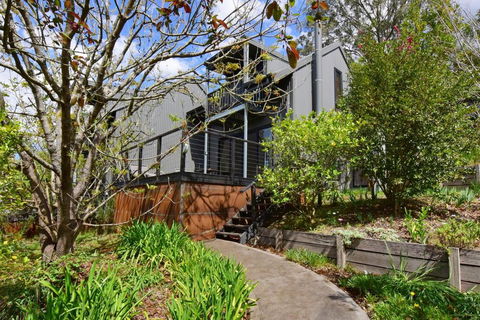 Cloudsong Chalet 2 - Close To The Village Centre! - Tourism Hervey Bay 0