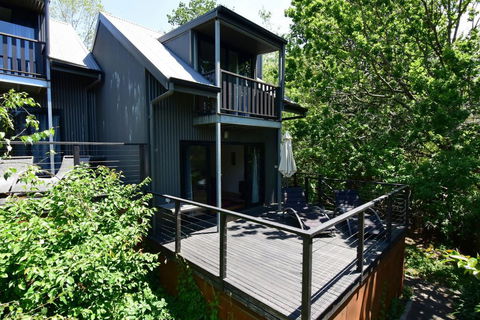 Cloudsong Chalet 4 - Close To The Village Centre! - Tourism Hervey Bay 1