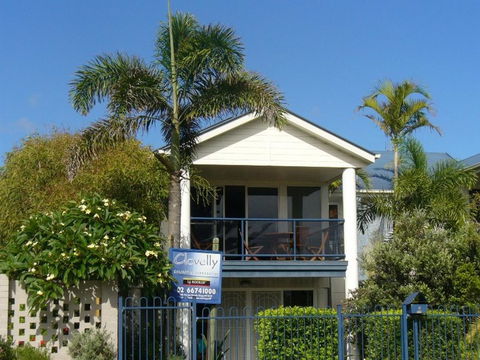 Clovelly Beach Townhouse - Tourism Hervey Bay 1