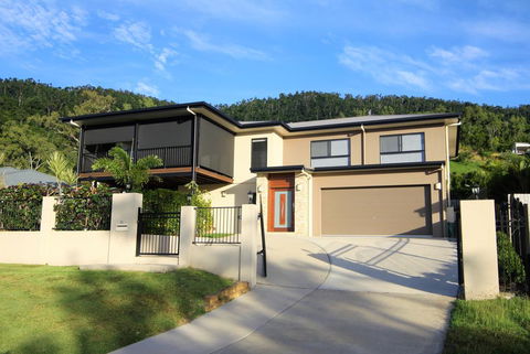 Club Jewel - Tourism Hervey Bay 1