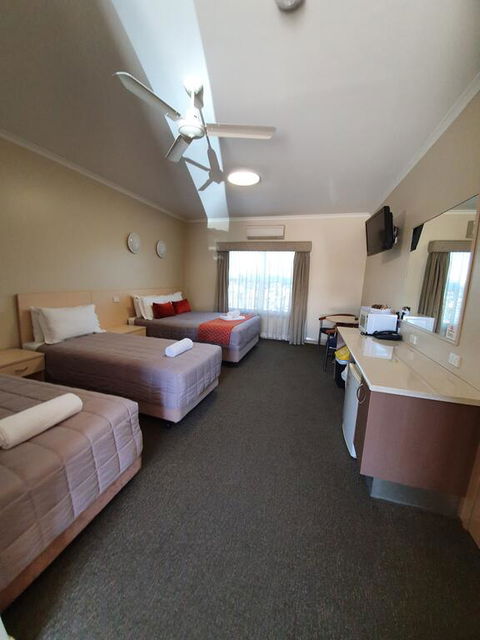Club Motor Inn - Hervey Bay Accommodation 1