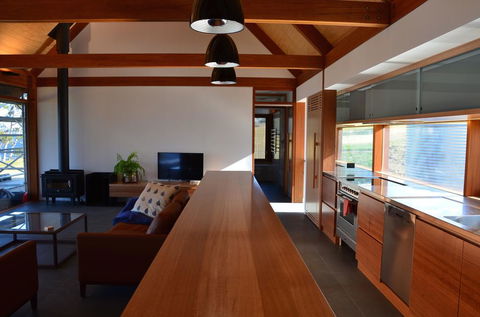 Coast House Tasmania - Hervey Bay Accommodation 1