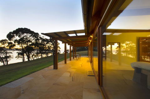 Coast House Tasmania - Hervey Bay Accommodation 3