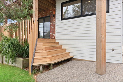 COASTAL BEAUTY ON BRUCE - Hervey Bay Accommodation 0