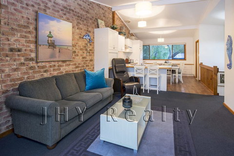 Coastal Cottage - Hervey Bay Accommodation 2