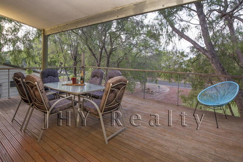 Coastal Cottage - Hervey Bay Accommodation 1