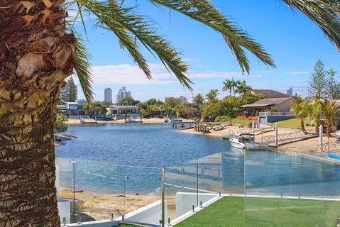 Coastal Elegance - Hervey Bay Accommodation 1