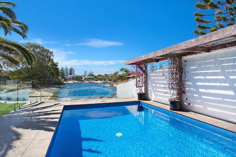 Coastal Elegance - Hervey Bay Accommodation 3