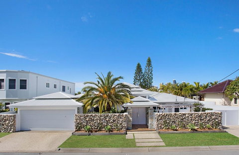 Coastal Elegance - Hervey Bay Accommodation 0